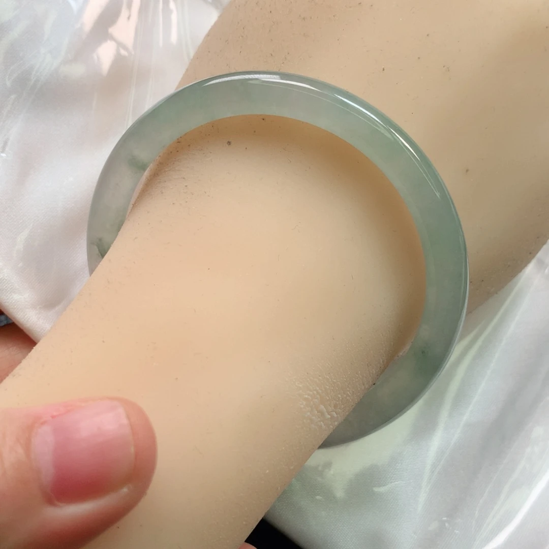 翡翠手镯未镶嵌缅甸翡翠5657