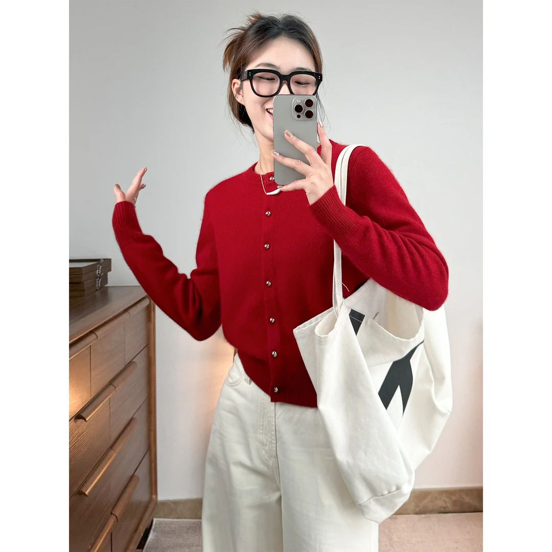 ZhaoSanJin【10.25】2024年冬季新款浣熊小银扣圆领开衫 FPM4179