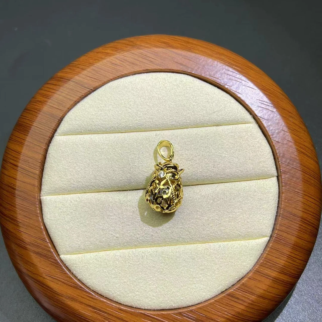 黄镂空钱袋子吊坠多样性发货a644