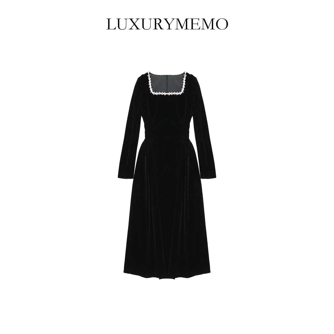 LUXURYMEMO【在逃公主】秋季新款气质百搭钉珠方领连衣裙