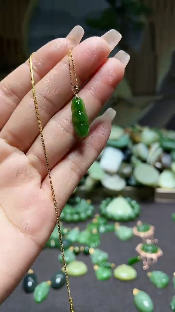 【闪购商品】和田玉挂件18K金镶嵌1