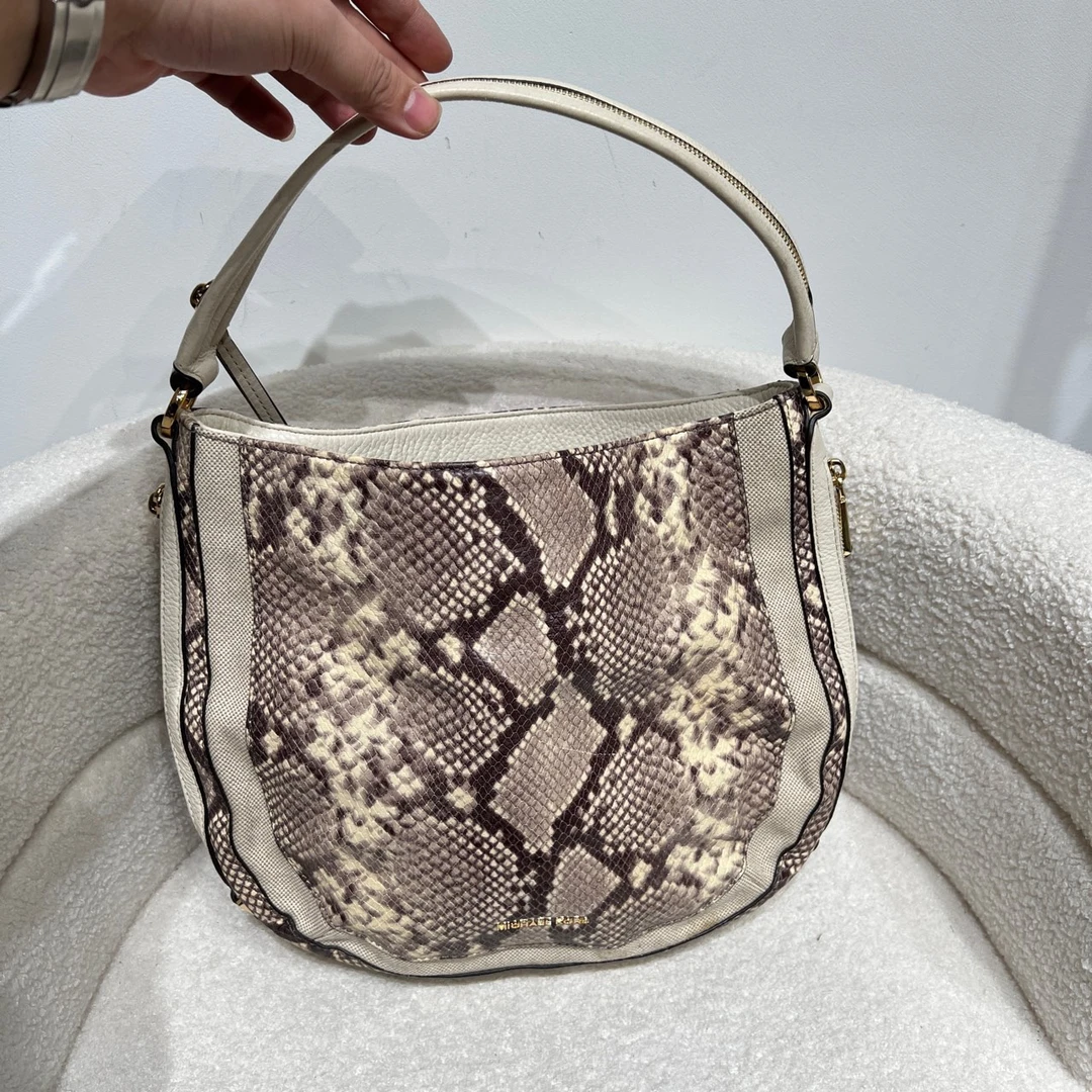 95新 MICHAELKORS/迈克高仕 1545 女士单肩包