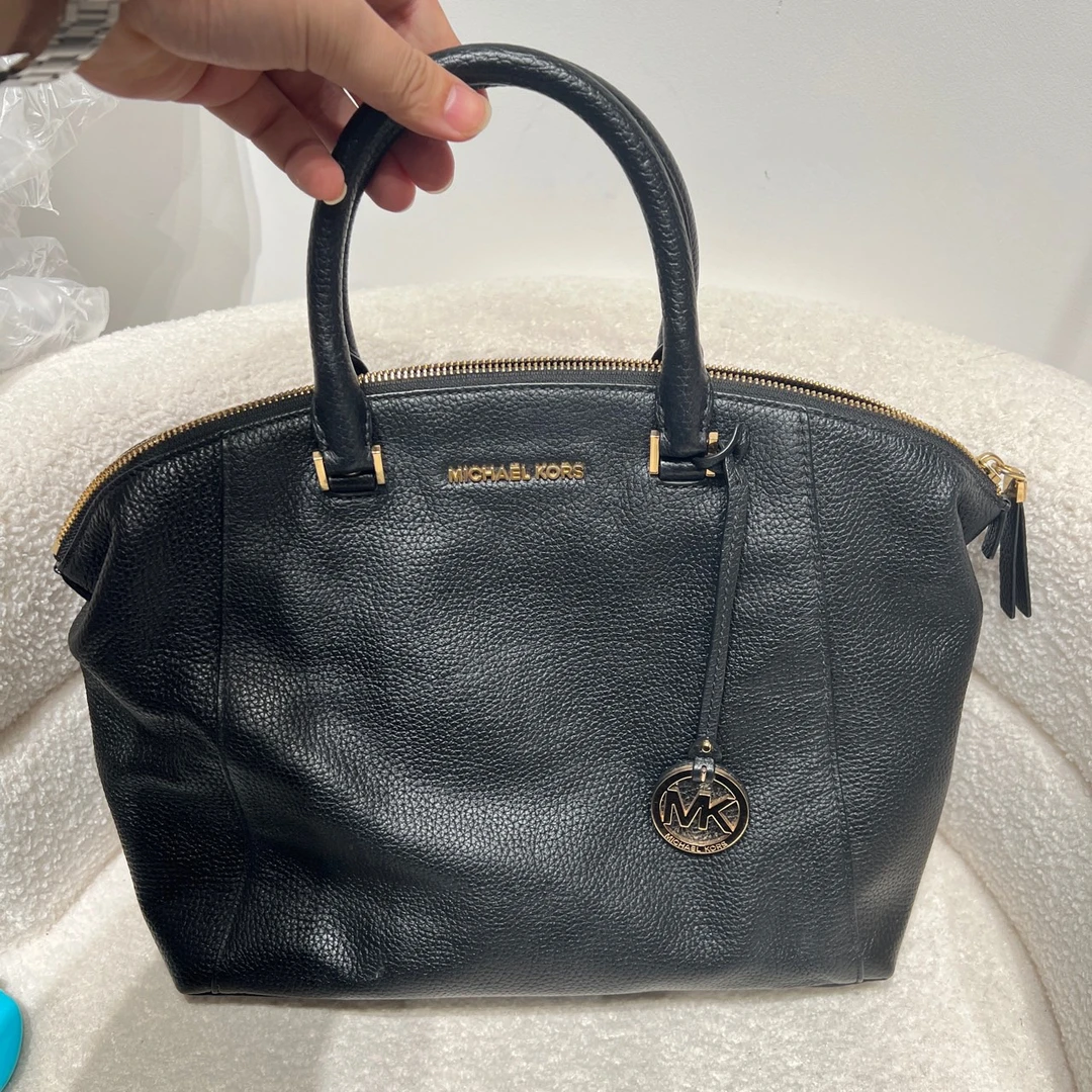 95新 MICHAELKORS/迈克高仕 1117/黑金手提斜挎包