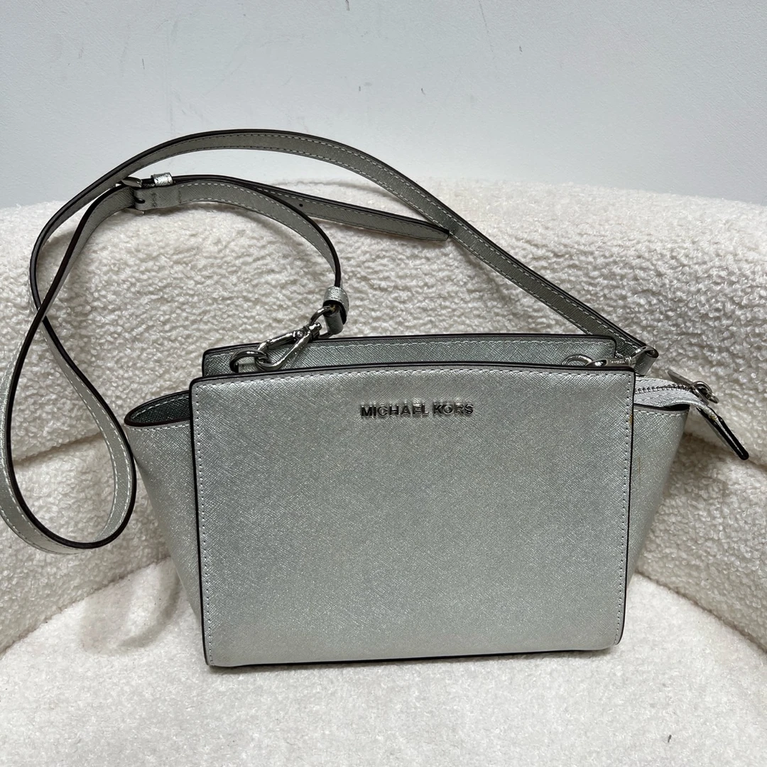 95新 MICHAELKORS/迈克高仕 1582 女士斜挎包