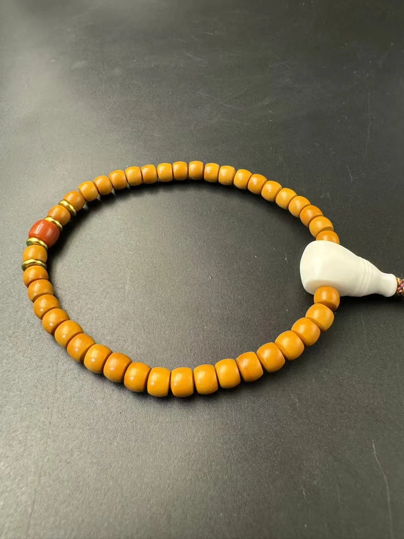 5.8清水核尖橄榄手串