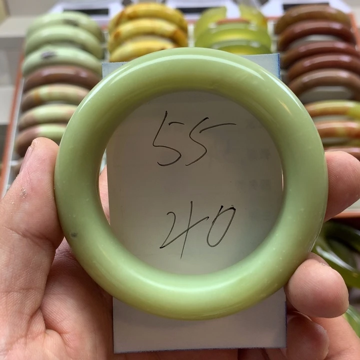 蛇纹石玉手镯未镶嵌