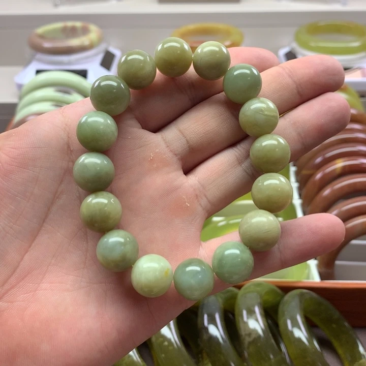 蛇纹石玉手镯未镶嵌