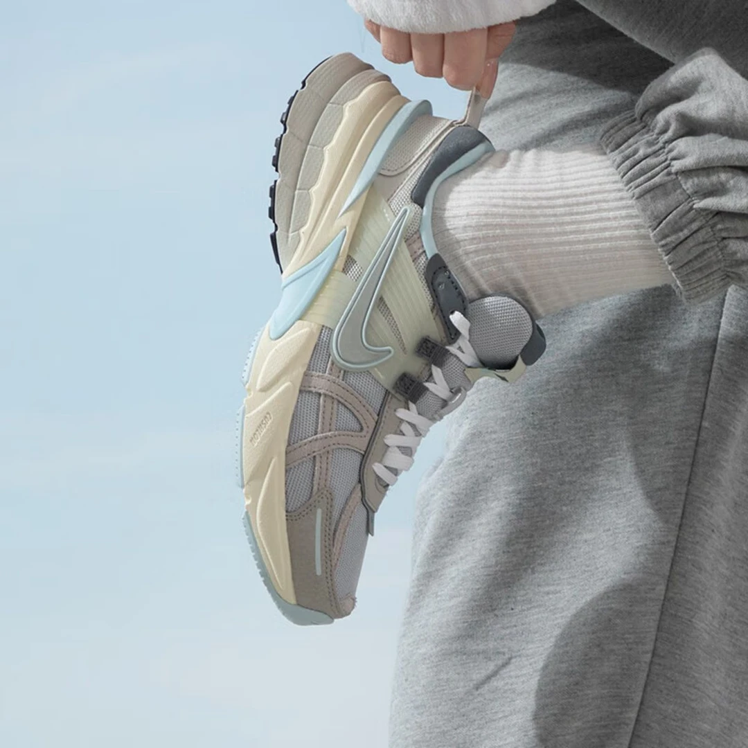 耐克｜V2K RUN 复古时尚前卫 轻盈透气 女子运动鞋FZ3596-072