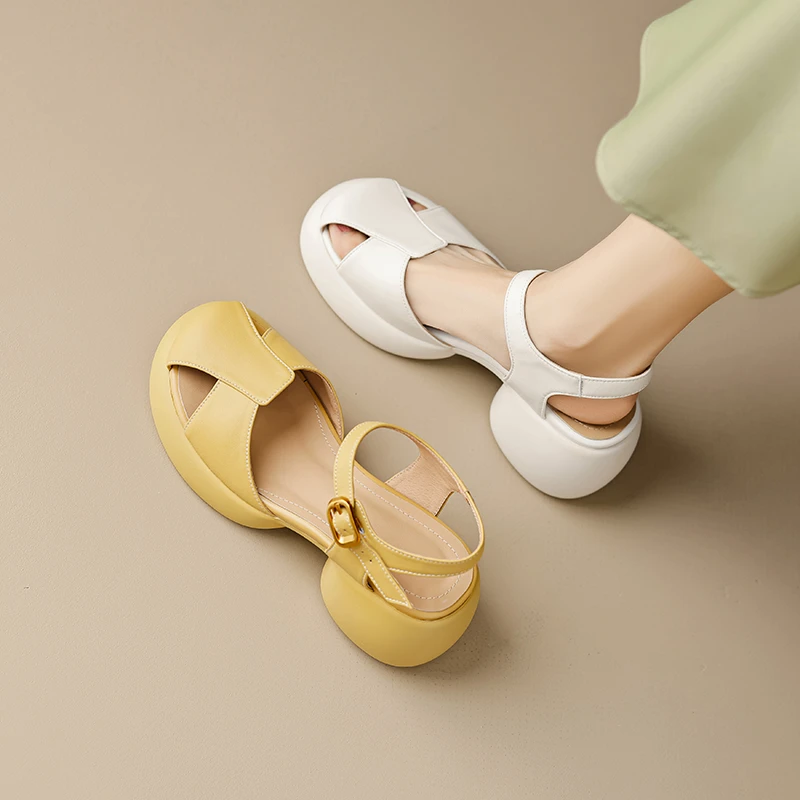 显瘦小个子6cm软皮包头凉鞋2024年休闲舒适高跟鞋久站不累女凉鞋