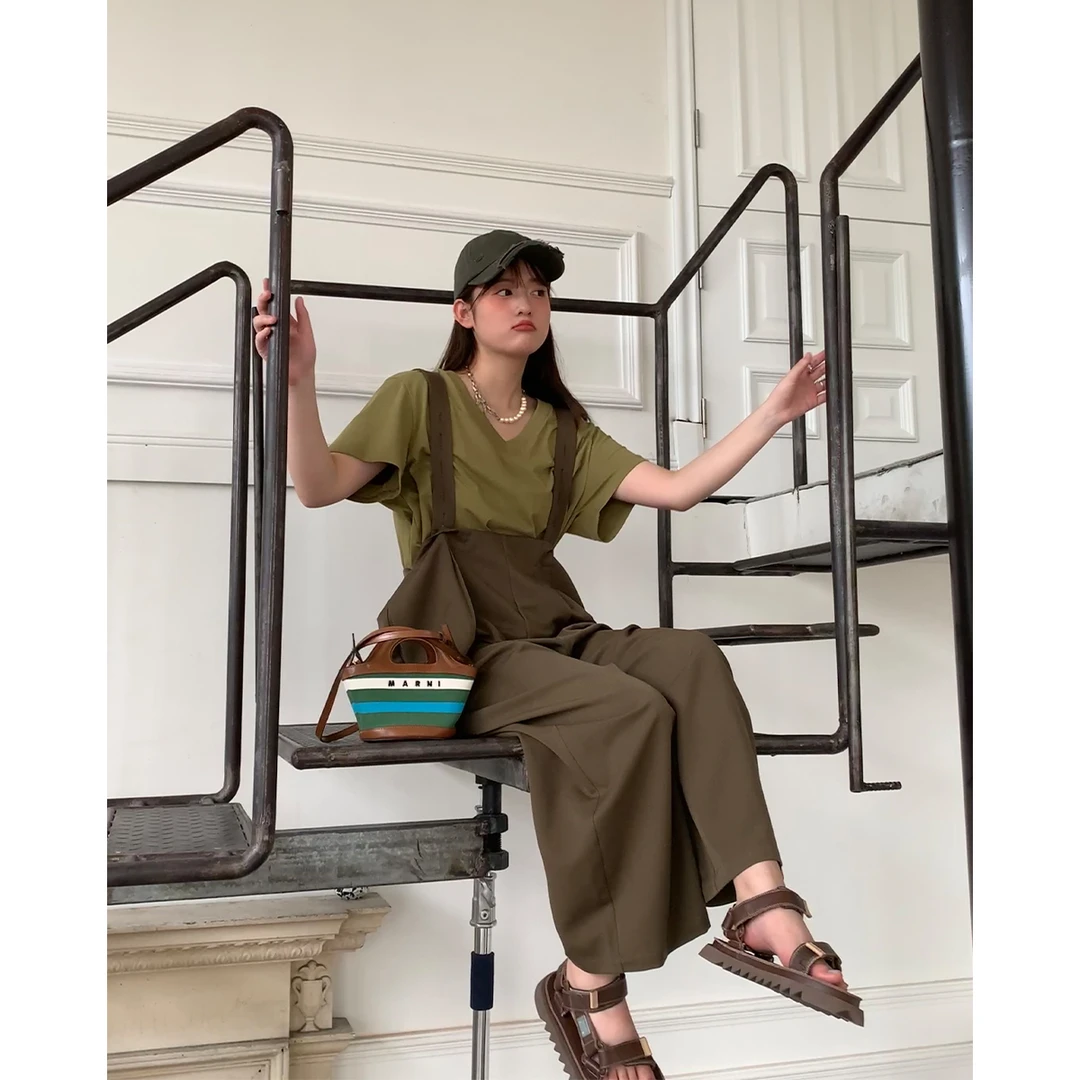 晶咕晶咕家 微胖mm高腰减龄背带裤女气质显瘦大码阔腿