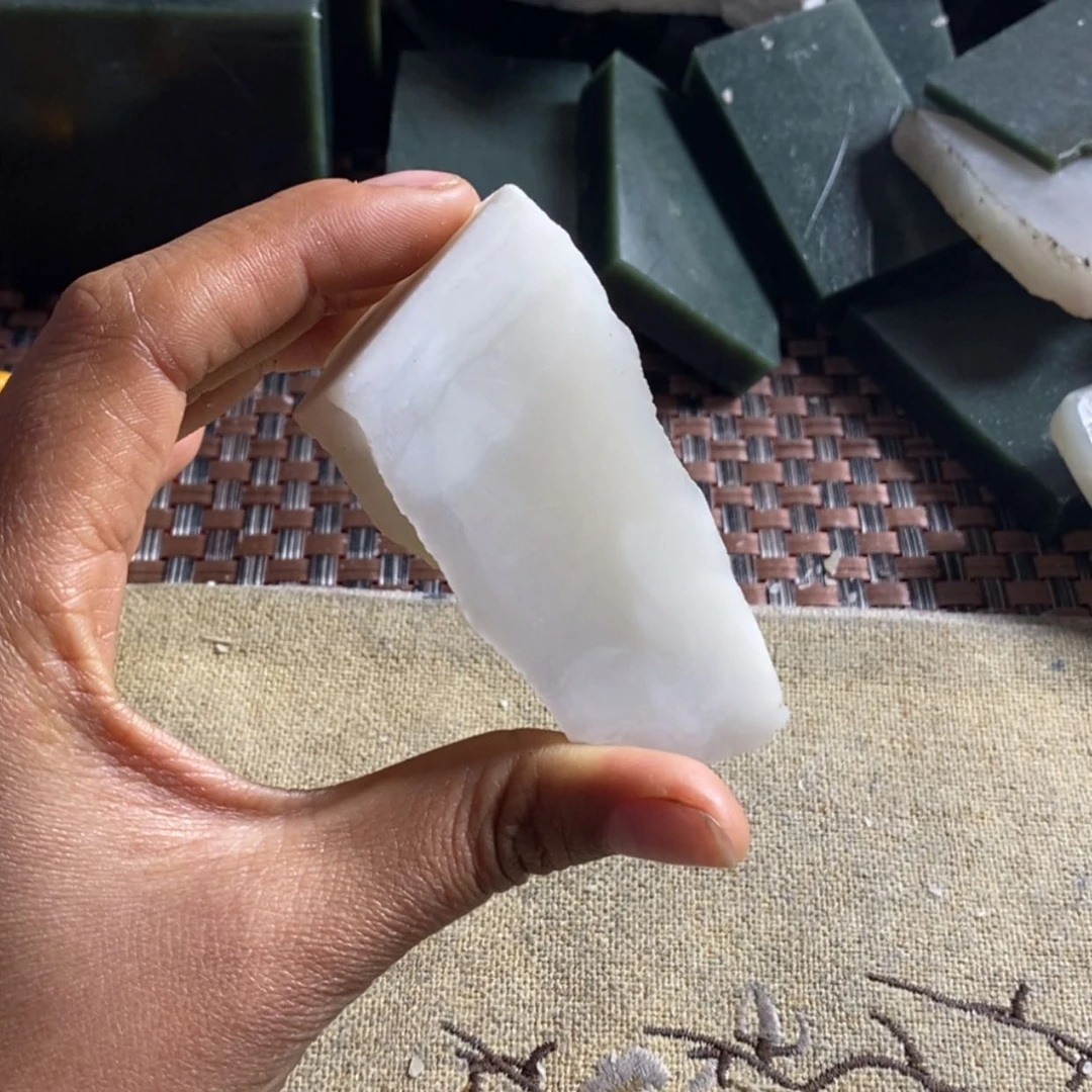 【闪购商品】和田玉边角料微瑕疵练手料未镶嵌胡**汤