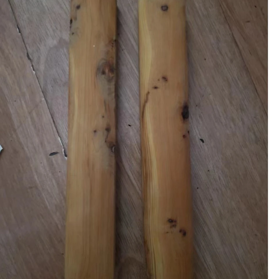 注意，有天然瘤疤，介意勿拍，崖柏镇尺一对20*3*2厘米
