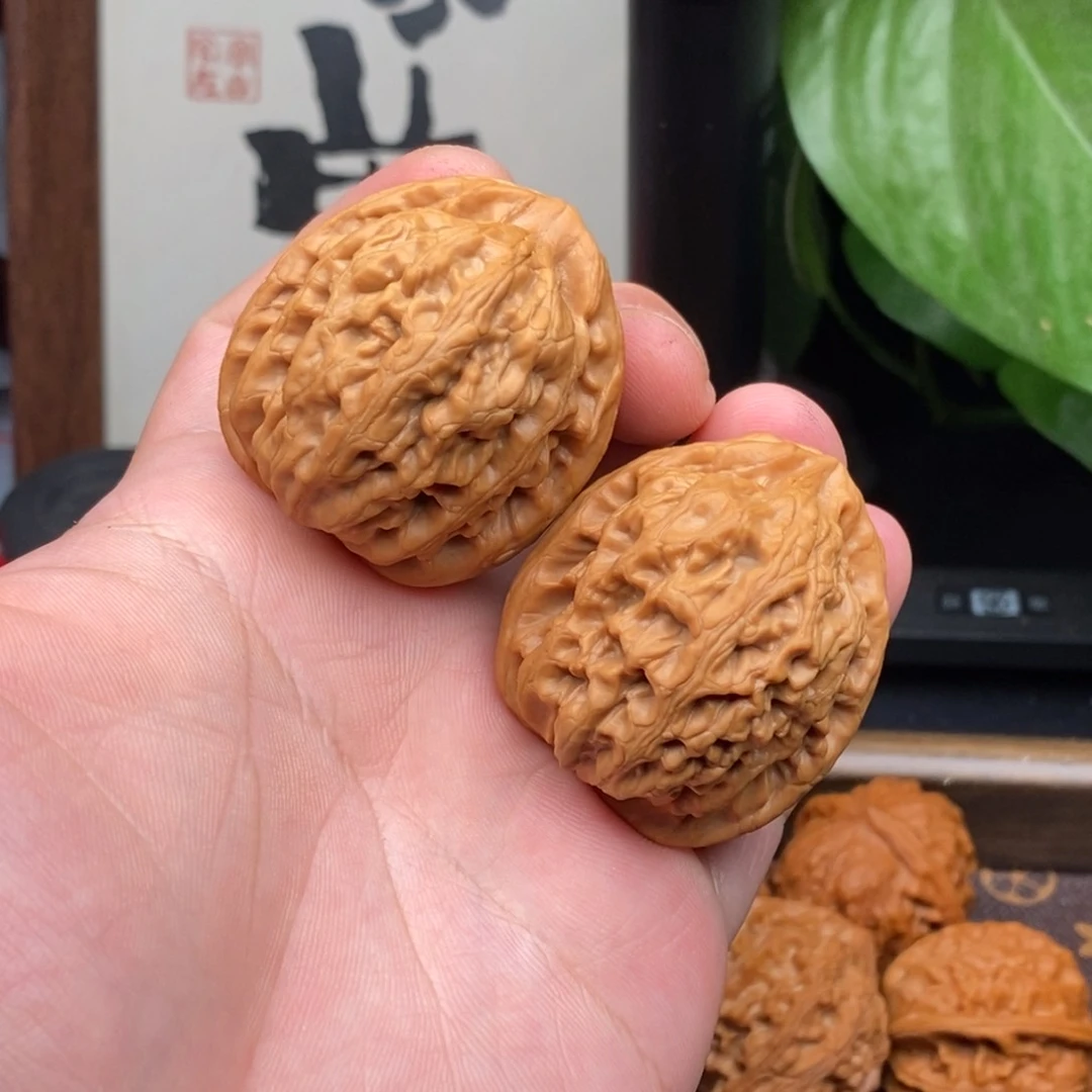 文玩核桃把件39红锦鲤
