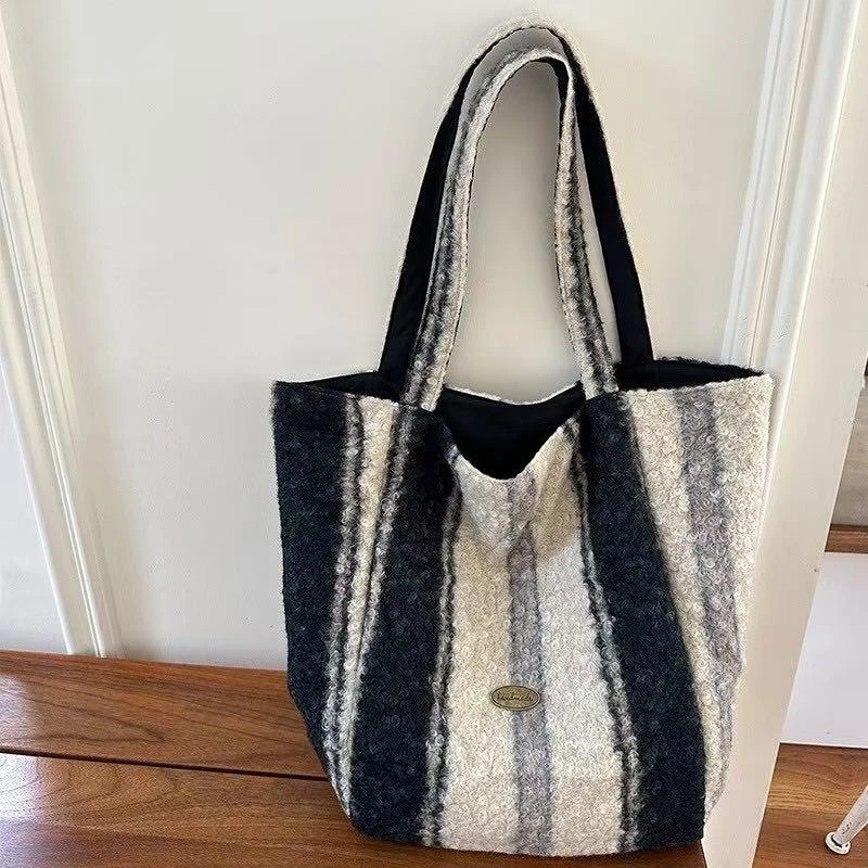 松弛感毛呢包包秋冬大容量2025新款休闲学生上课包韩系条纹通勤包