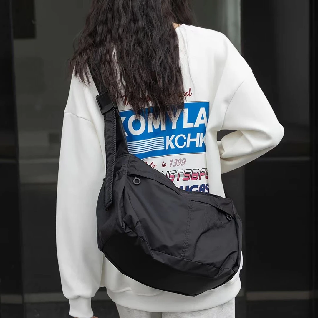 2025新款大容量包包女百搭防水尼龙单肩健身包ins网红学生斜挎包