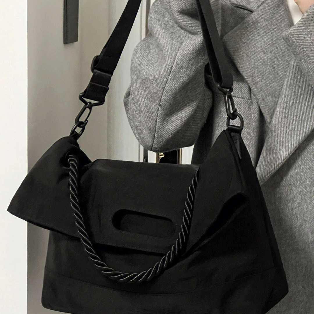 开学2025韩版尼龙单肩斜挎包女邮差包新款大学生上课大容量托特包