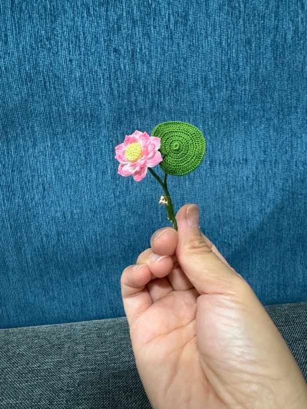 铜胸针 微钩荷花胸针胸花纯手工编织小众时尚百搭可爱针织手作