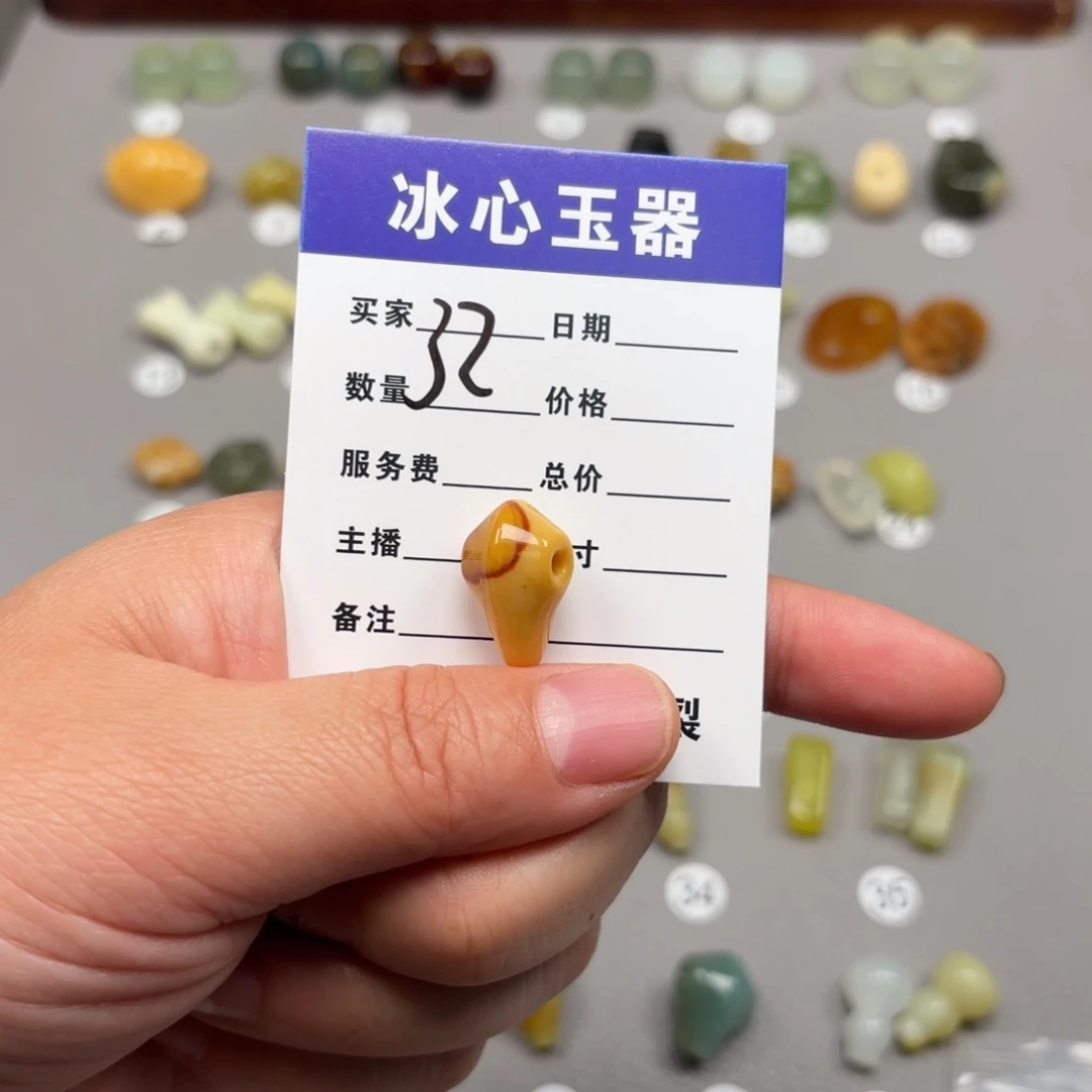 蛇纹石玉颈饰合金S****•