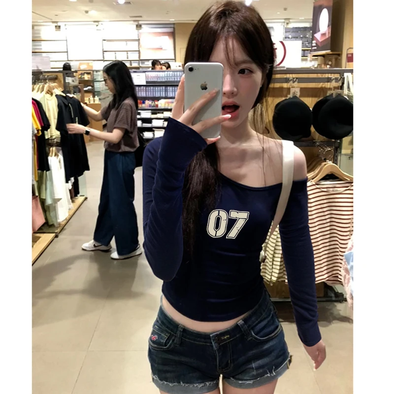 纯欲斜肩露锁骨长袖T恤女早秋甜辣妹褶皱收腰短款藏蓝色显白上衣