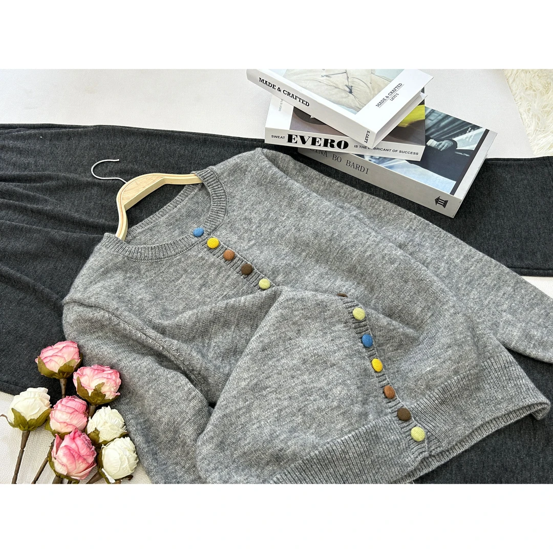 【灰色彩扣开衫】新款气质针织长袖开衫上衣QC687