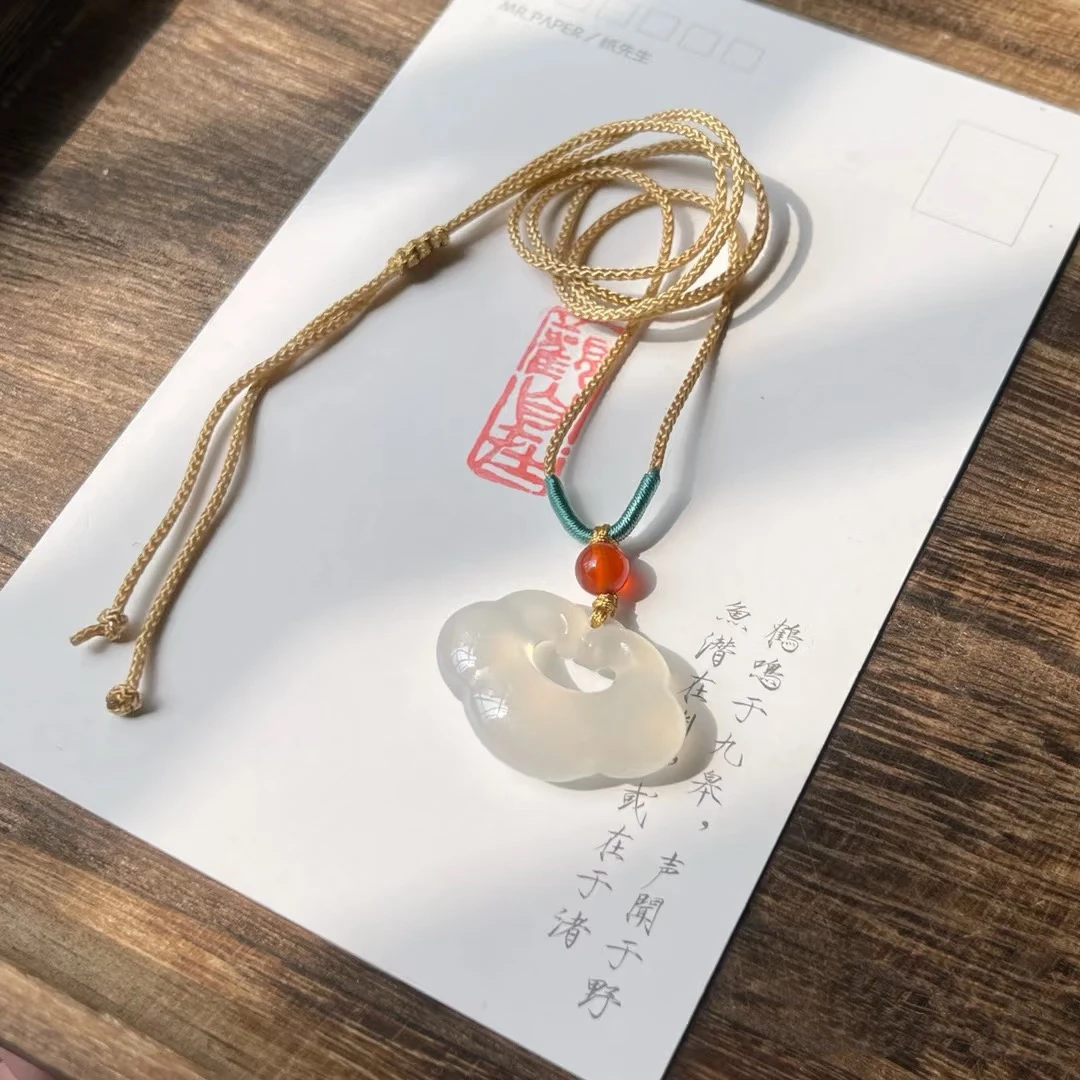 天然玛瑙玉髓冰种祥云如意平安锁吊坠（绳子随机）