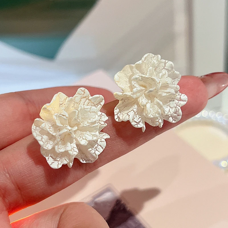 铜合金耳饰 春夏新白色山茶花朵耳钉气质简约潮流耳环可爱耳饰品