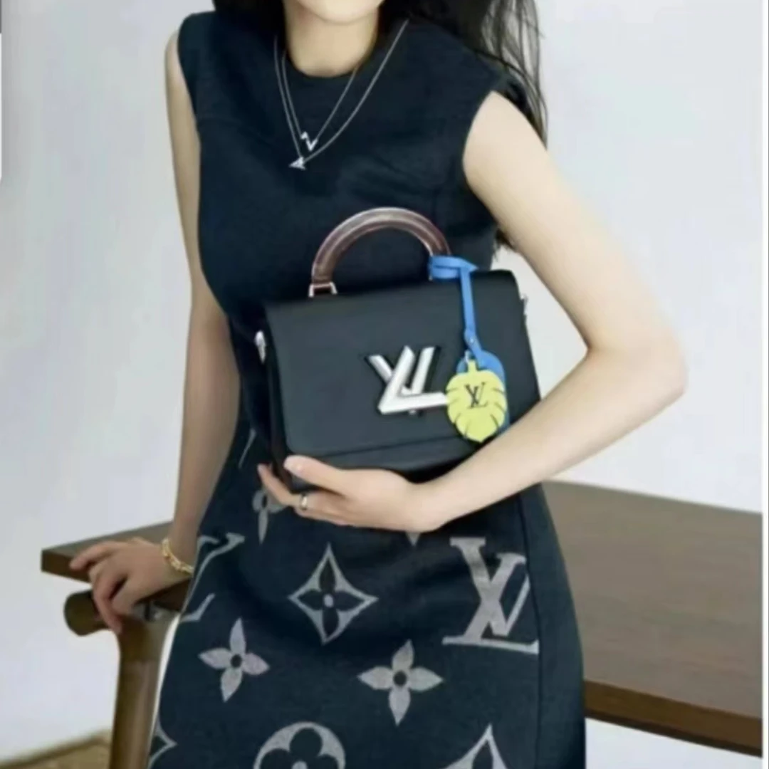 全新未使用 LouisVuitton/路易威登 Macro Monogram连衣裙/38码