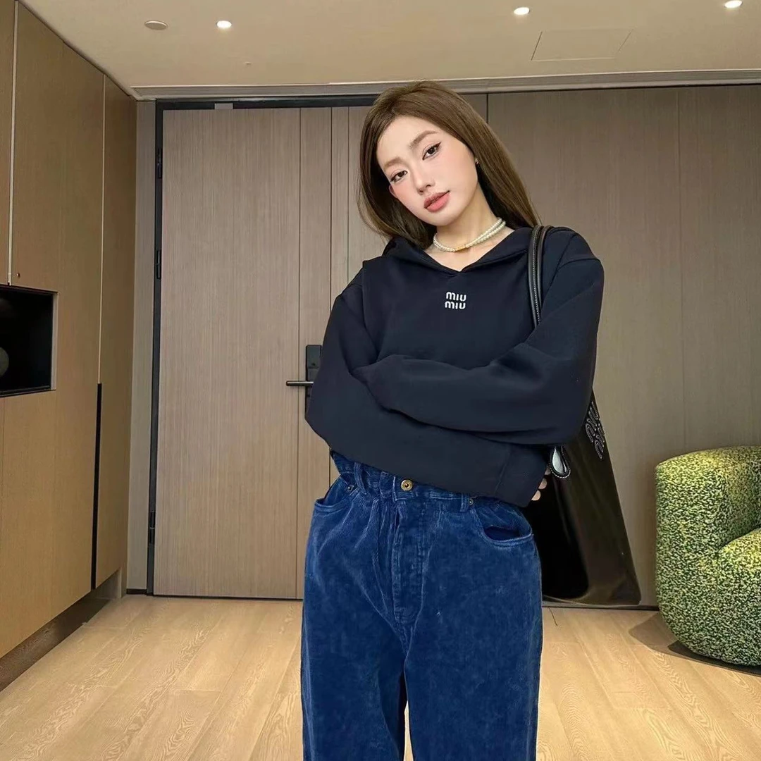 未使用 MIU MIU/缪缪 学院风字母Logo刺绣休闲短款卫衣