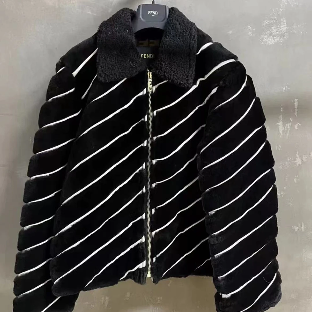全新未使用 FENDI/芬迪 /斜条纹拼色羊羔满印图案夹克外套