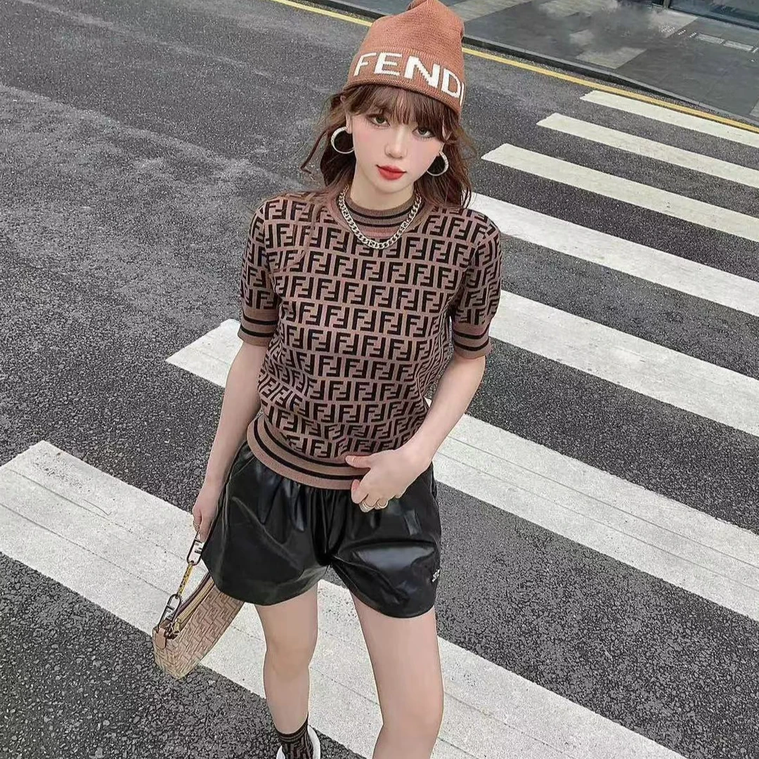 全新未使用 FENDI/芬迪 棕色满印FF徽标圆领短袖针织衫 童/12Y码