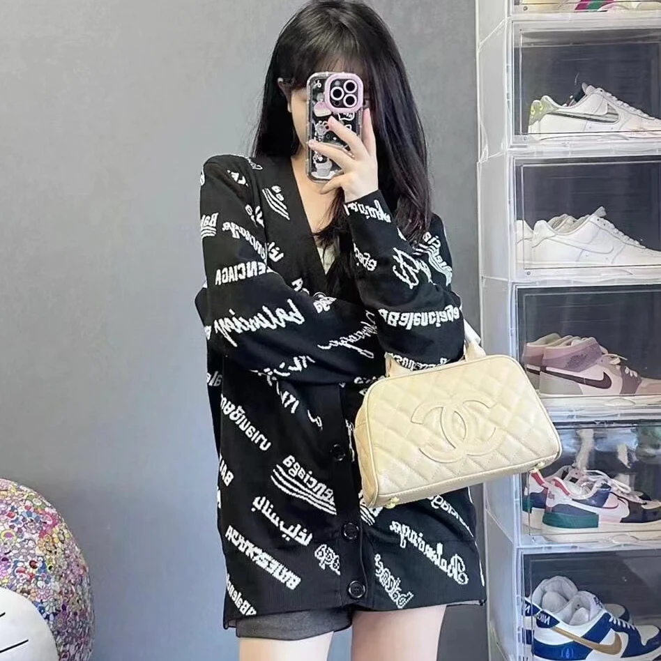 全新未使用 Balenciaga/巴黎世家 /字母提花V领针织开衫 宽松版型