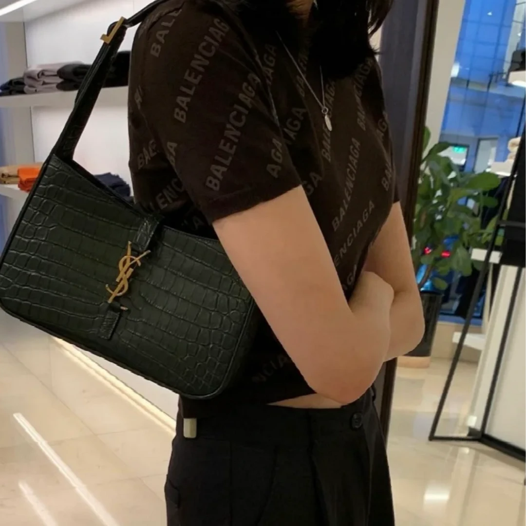 全新未使用 Balenciaga/巴黎世家 /字母印花圆领短袖毛衣/M码