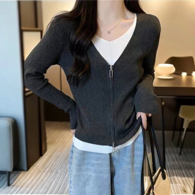 V领针织衫长袖女2023新款秋冬黑色假两件打底衫韩版显瘦百搭上衣