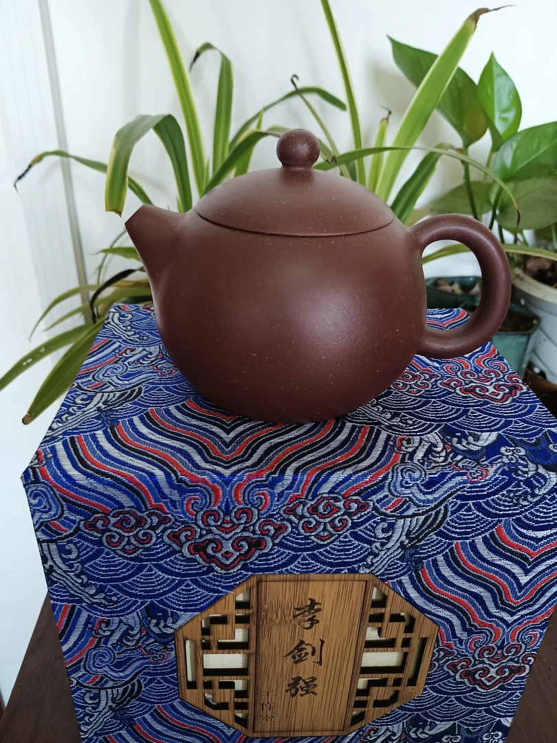 西施壶，原矿紫泥，250cc，李剑强老师全手工制作。