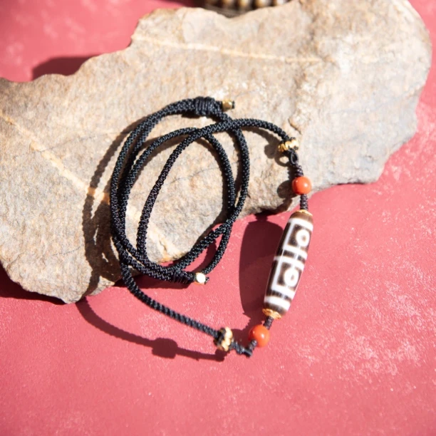 台珠地门四眼玛瑙锁骨链