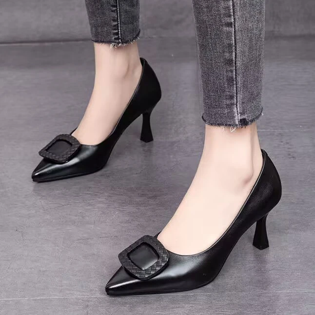 黑色小高跟鞋皮鞋女细跟5cm舒适方扣小众职业尖头黑色高跟单鞋子