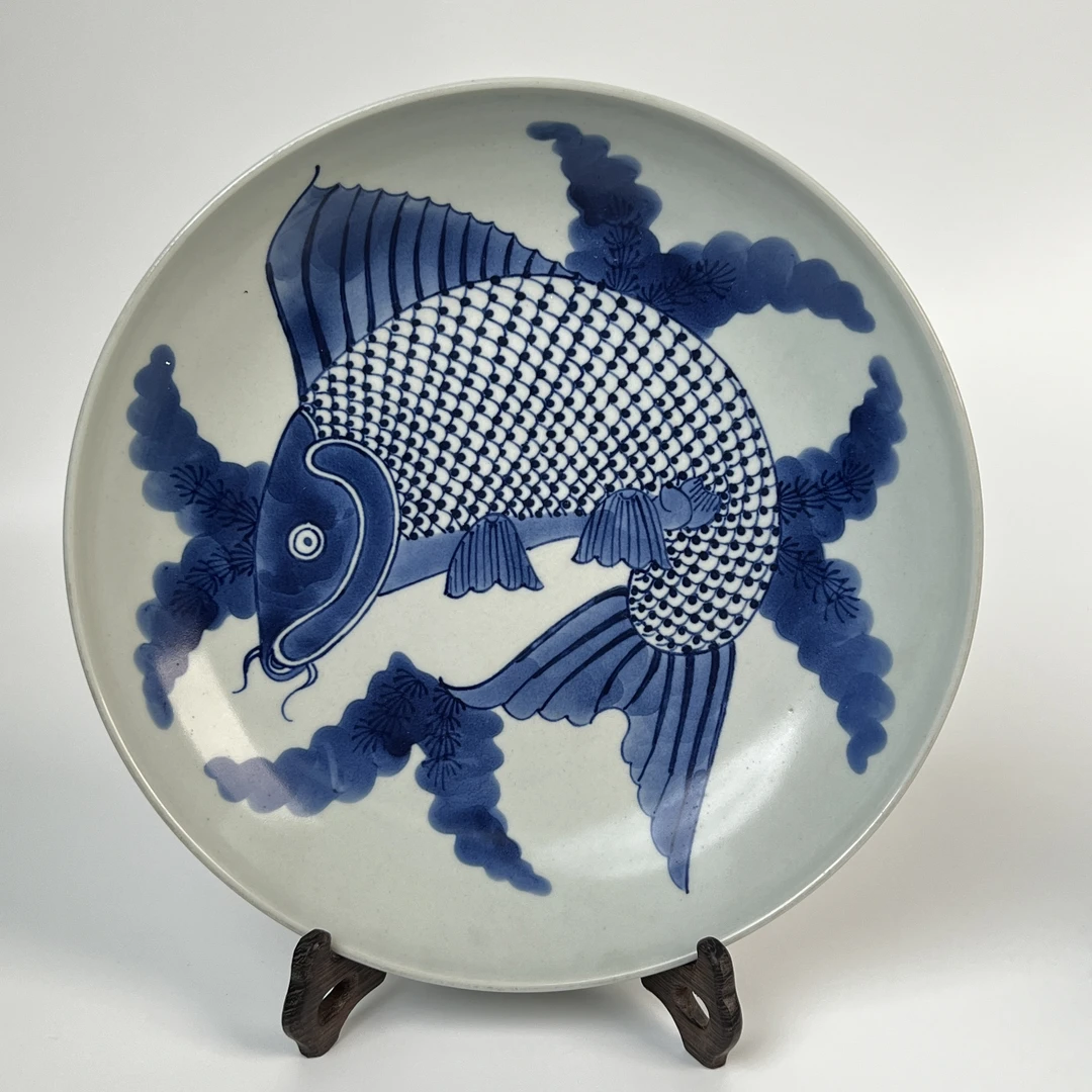 清乾隆 青花鲤鱼盘 H8010