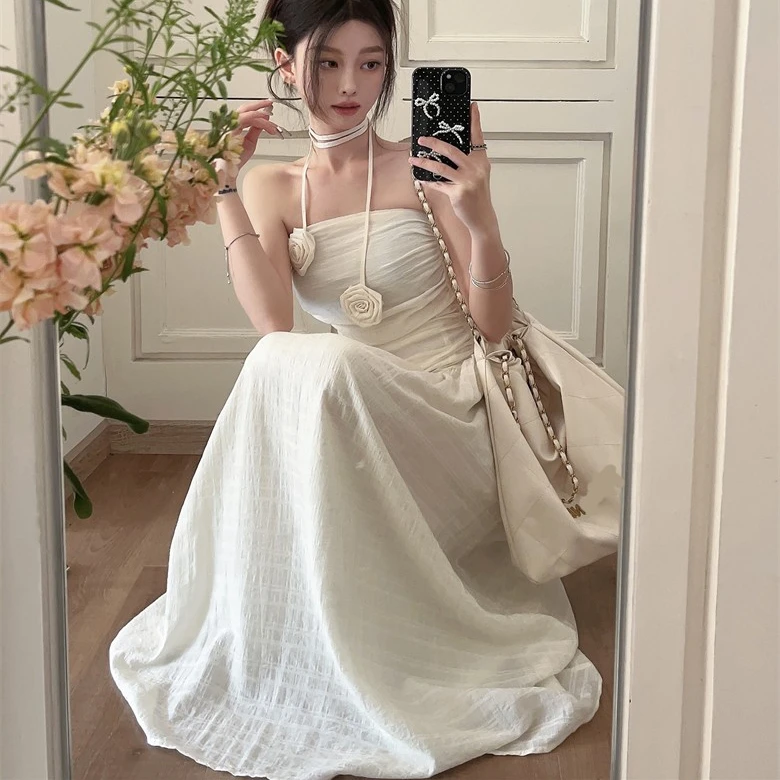 白色吊带连衣裙女装夏季新款气质温柔风甜辣妹小众收腰修身长裙子