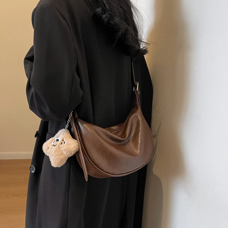 简约时尚韩版小众马鞍包复古慵懒风饺子包校园学生单肩腋下女包
