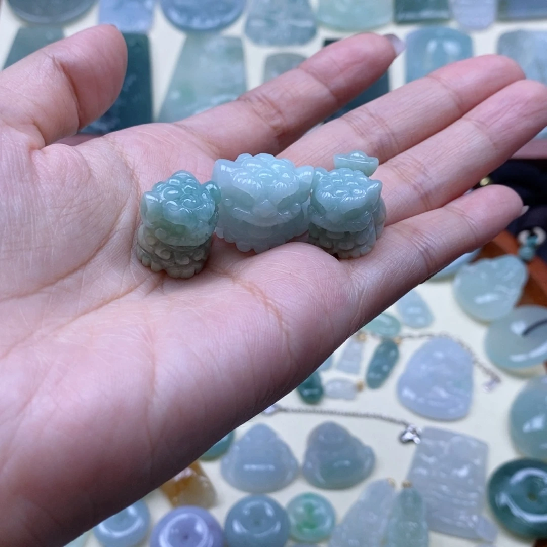 翡翠颈饰未镶嵌翡翠A货颈饰未镶嵌
