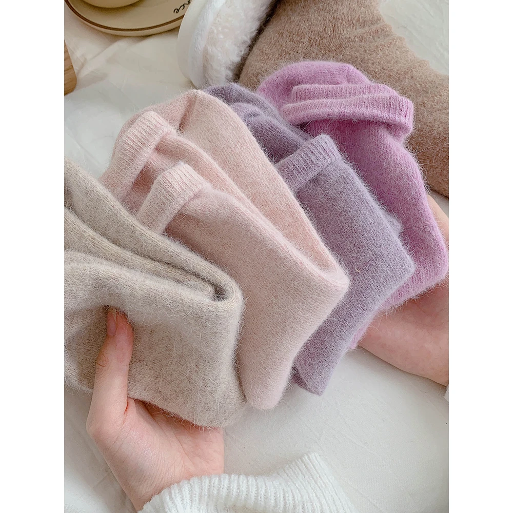 日本毛绒兔羊毛袜子女中筒袜秋冬季加厚加绒保暖羊绒袜纯色冬天堆