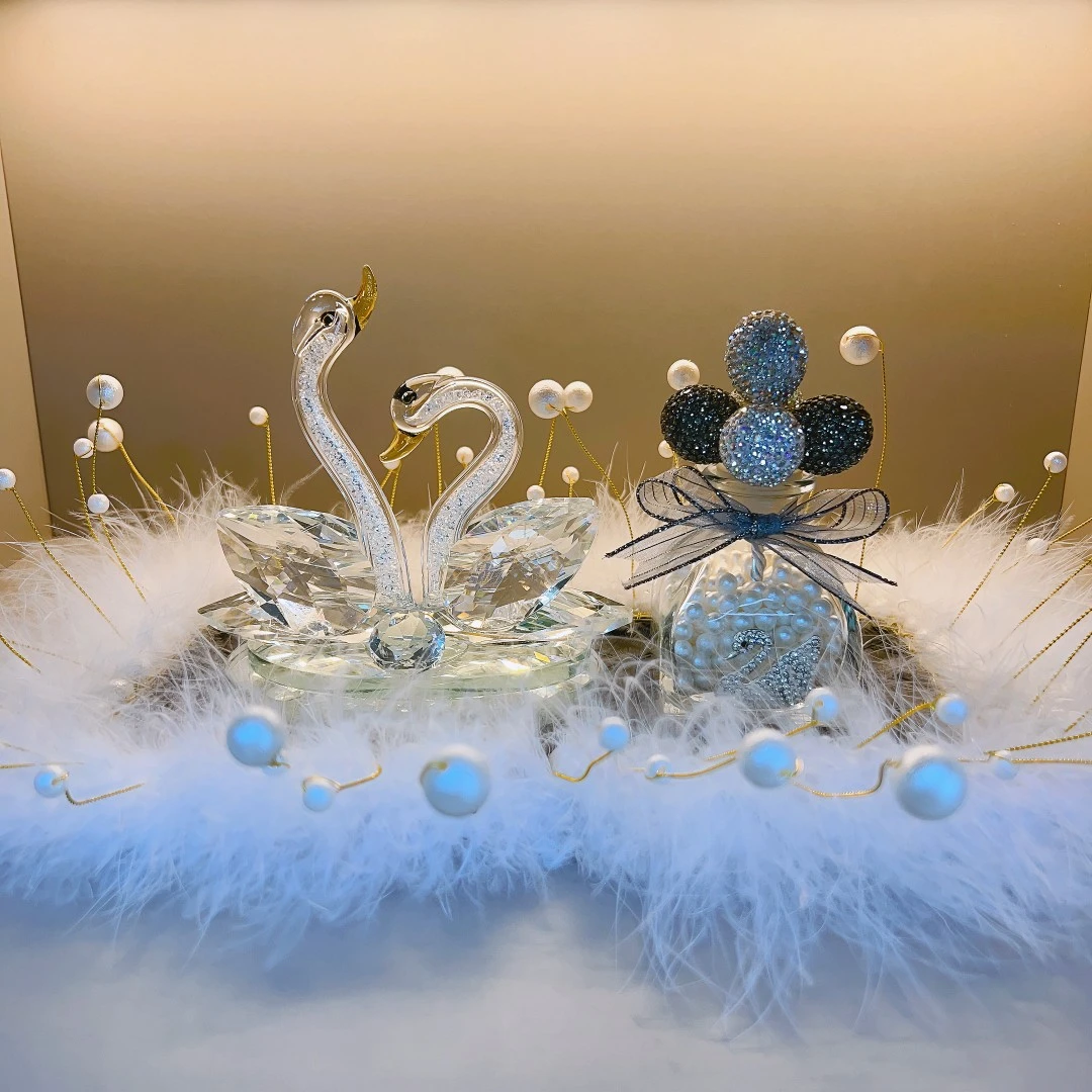 珍维亚七夕礼物淡香水晶天鹅车载香薰摆件轻奢车载摆件装饰品