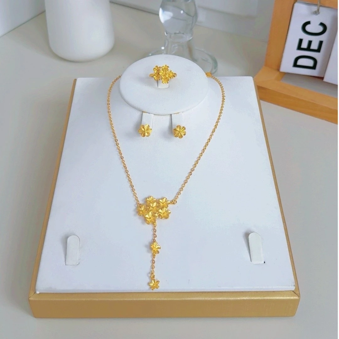 铜合金亚克力项链 三件套气质轻奢时尚百搭金色精美女士精致花戒