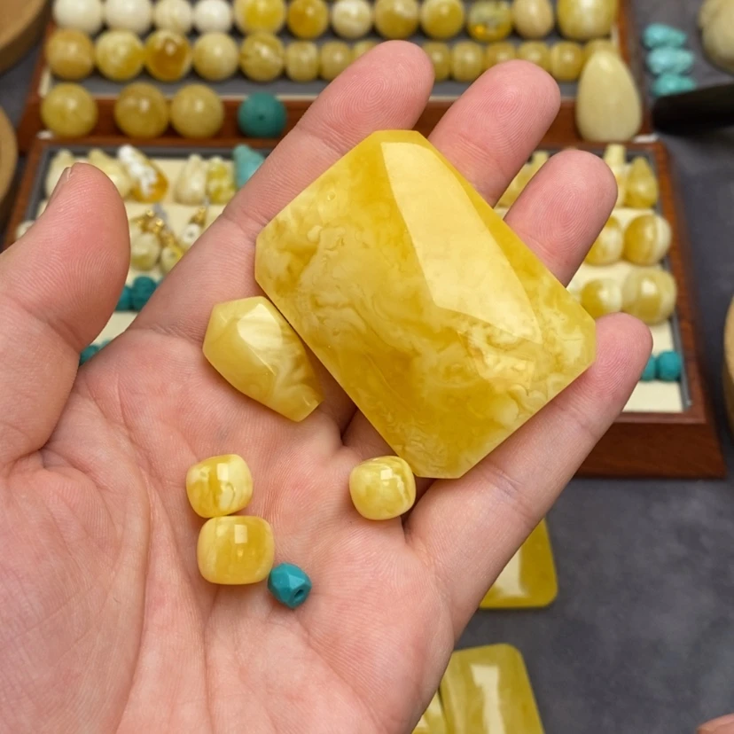 【闪购商品】蜜蜡裸石未镶嵌小*哥