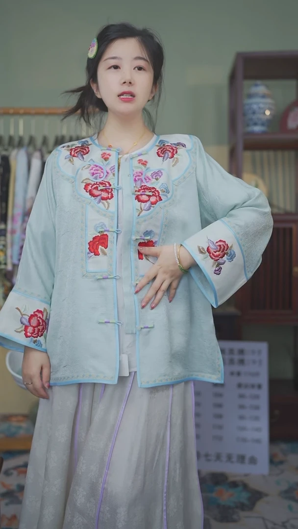 【闪购商品】刺绣单层蓝色上衣112