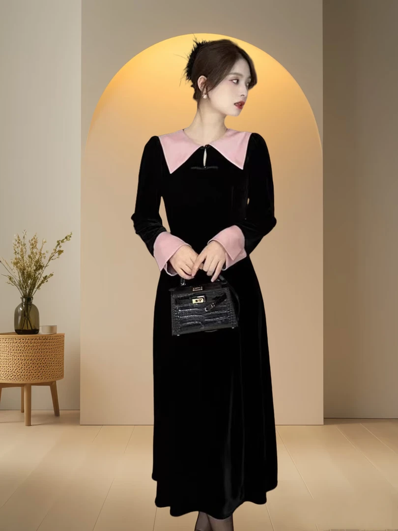丝绒连衣裙女春新款大码复古气质优雅撞色高端别致翻领收腰小黑裙