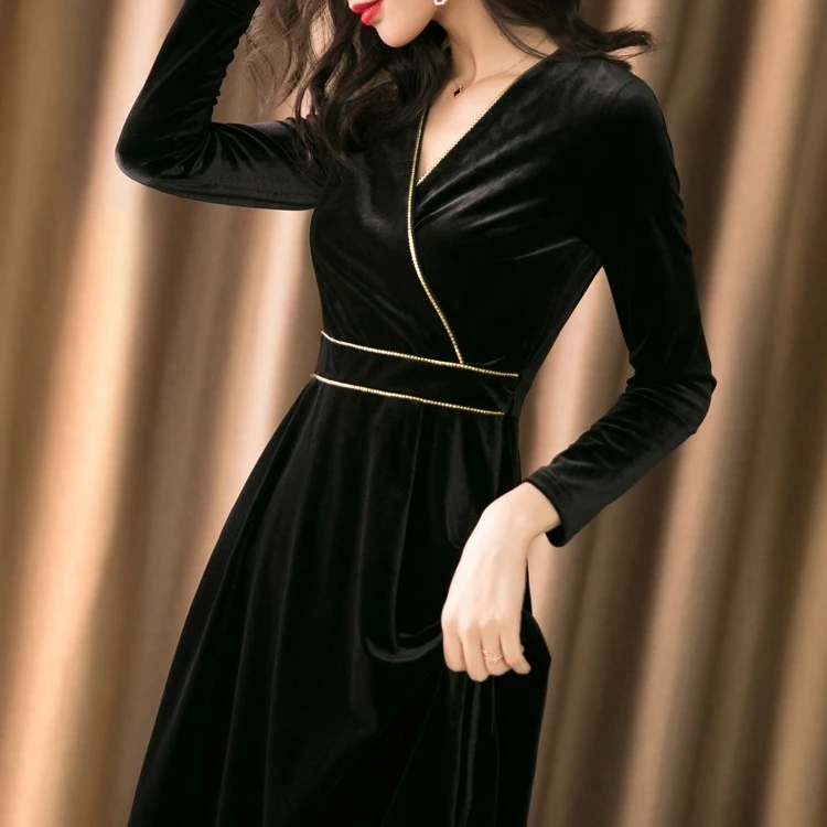 7145交叉V连衣裙女冬黑色复古丝绒裙子法式茶歇高腰显瘦中长A字裙