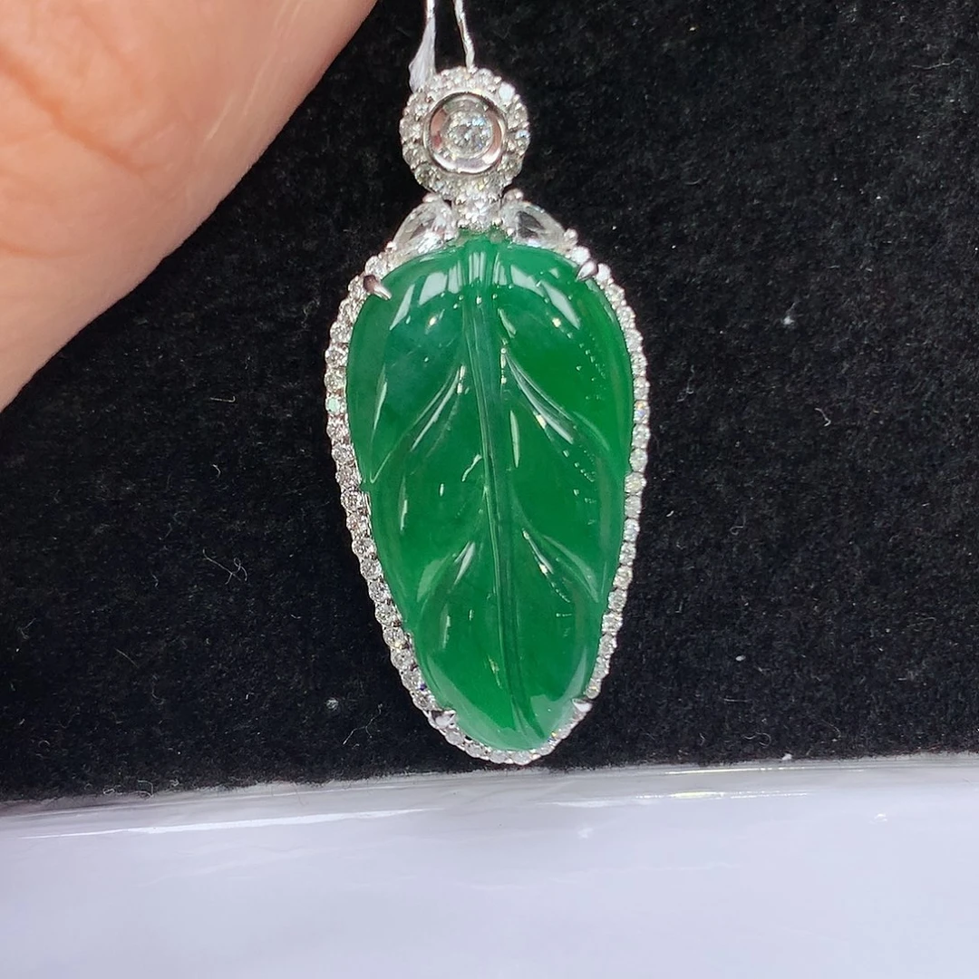 翡翠吊坠(赠链)18K金镶嵌