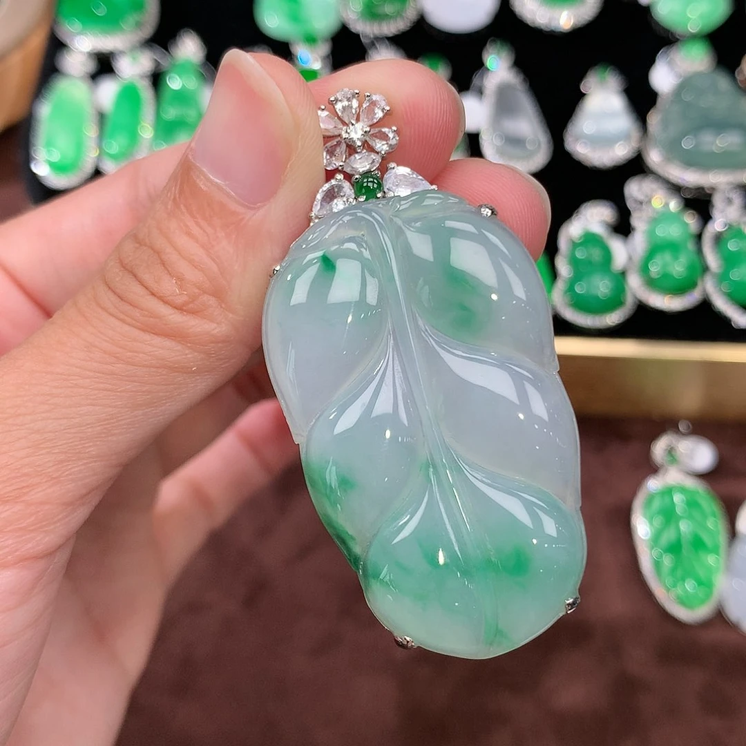 翡翠吊坠(赠链)18K金镶嵌