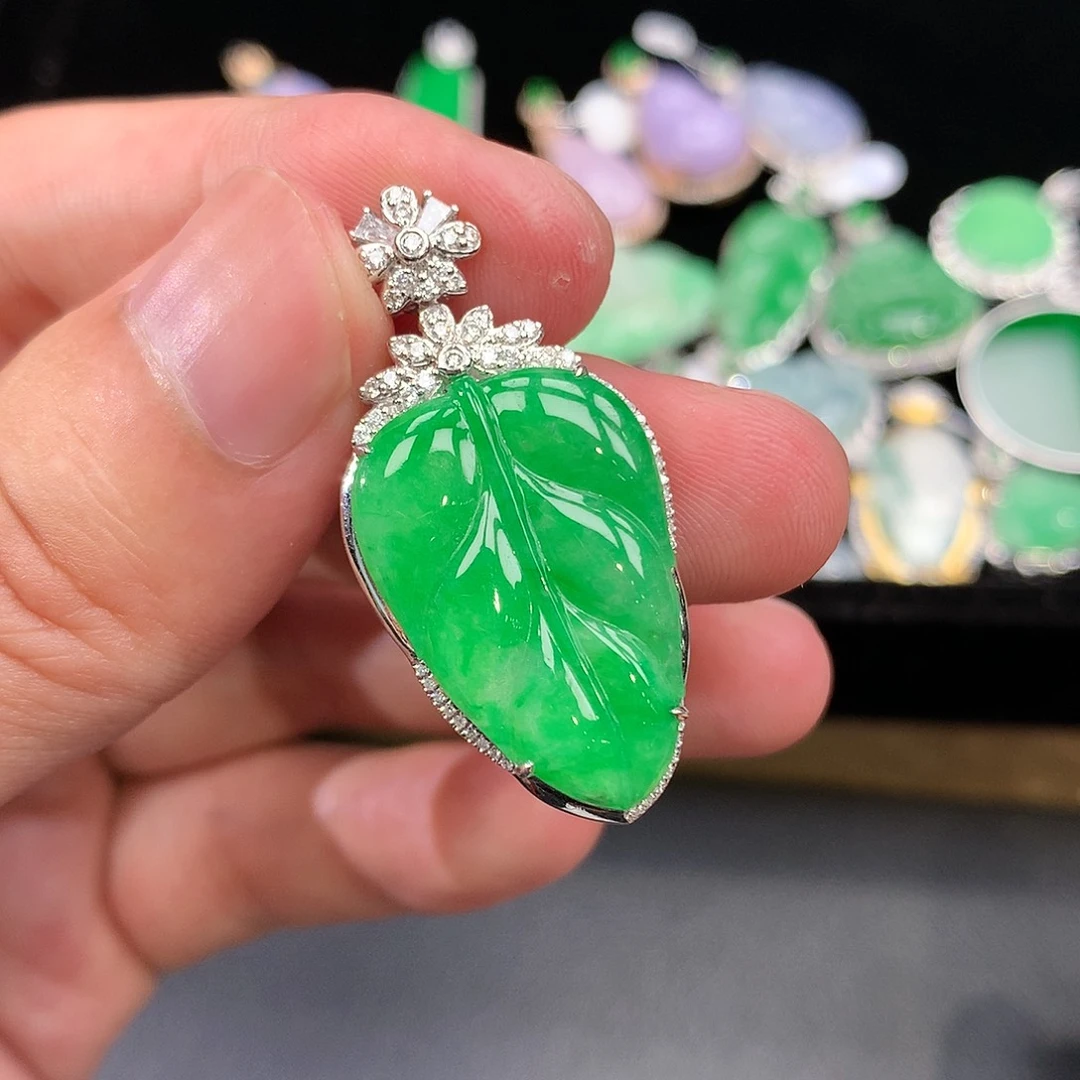 翡翠吊坠(赠链)18K金镶嵌